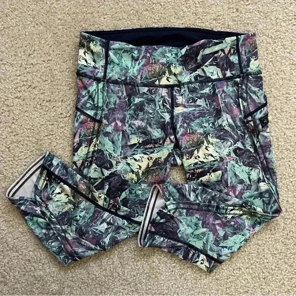 Lululemon Women Run Inspire Crop Leggings Multicolor Purple Abstract Size 8 Gym - Picture 1 of 16